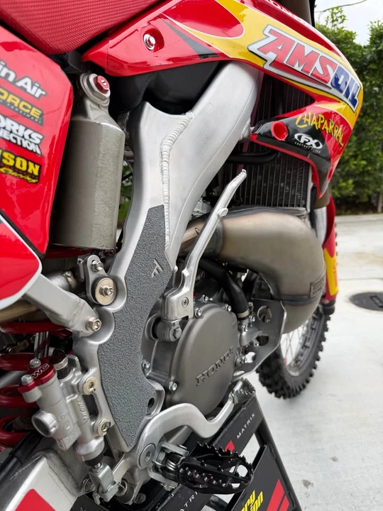 2002 Honda CR - Image 4 of 10