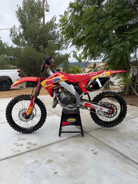 2002 Honda CR - Image 6 of 10