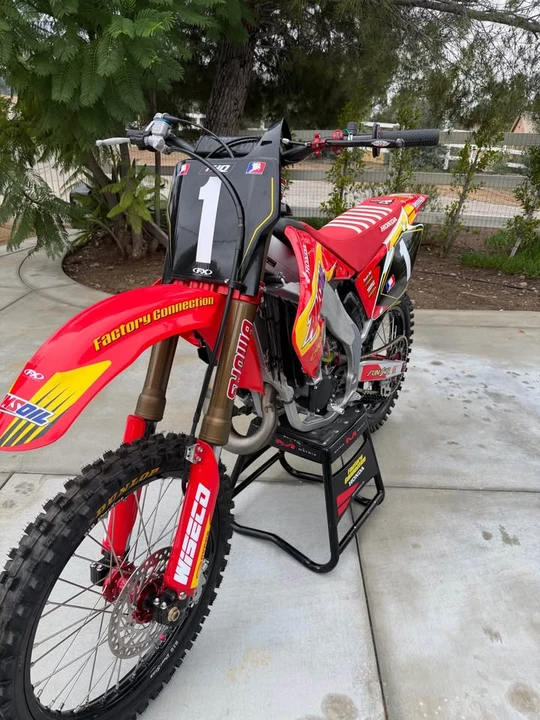2002 Honda CR - Image 5 of 10
