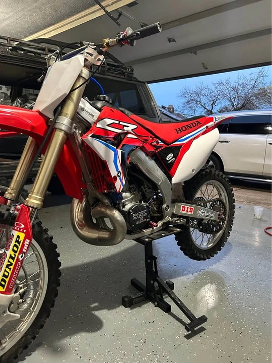 2003 Honda CR - Image 6 of 8