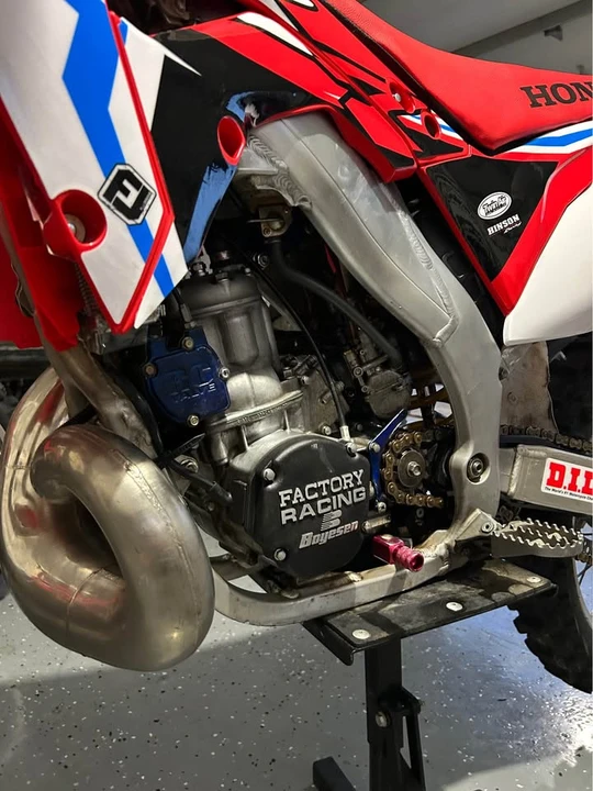 2003 Honda CR - Image 2 of 8