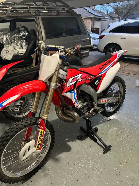 2003 Honda CR - Image 5 of 8