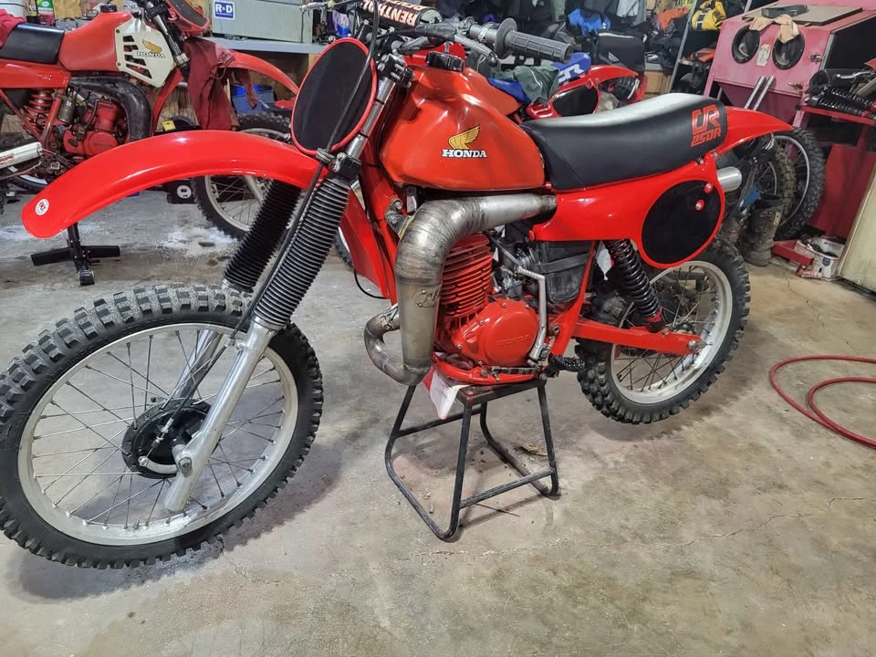 Honda CR - Image 4 of 6