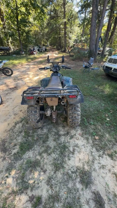 Honda CR - Image 2 of 5