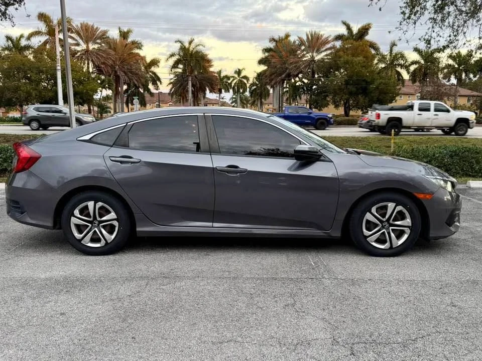 2016 Honda Civic 10th Gen - Image 7 of 9