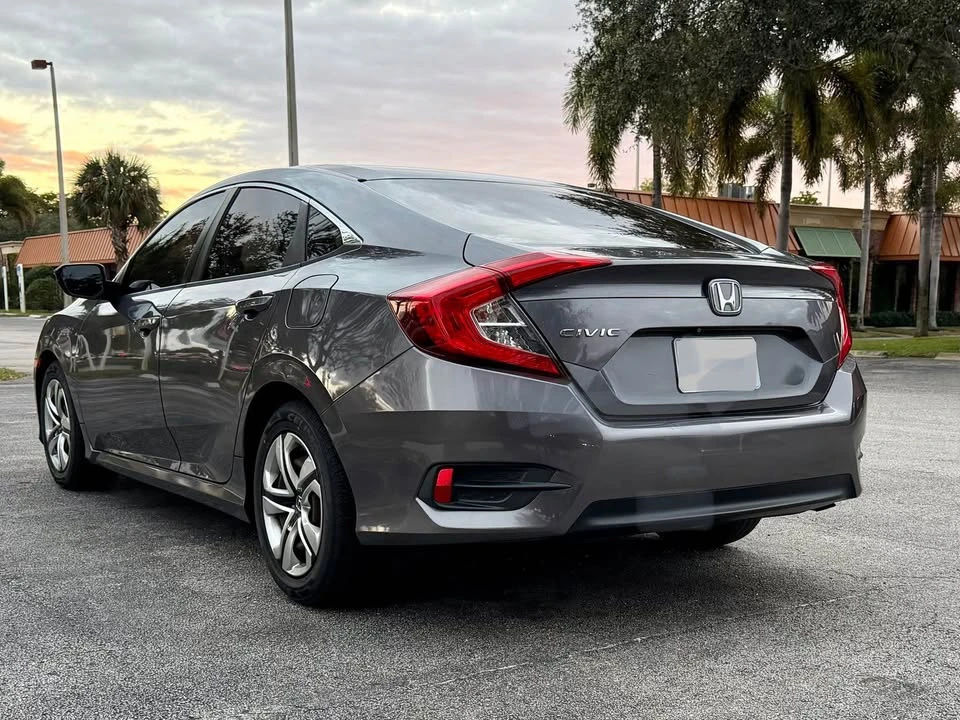 2016 Honda Civic 10th Gen - Image 2 of 9