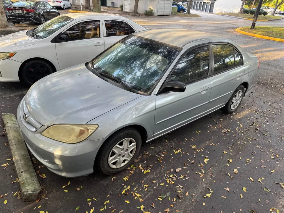 2005 Honda Civic 7th Gen - Image 2 of 9