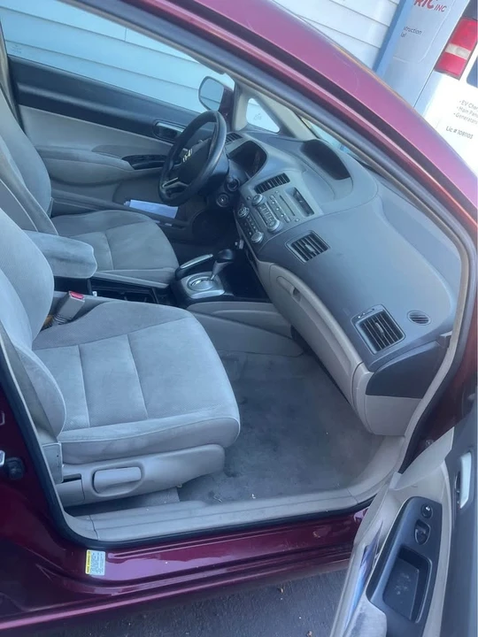 2010 Honda Civic 8th Gen - Image 3 of 4