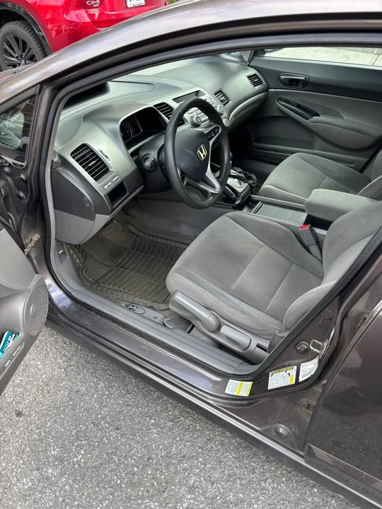 2010 Honda Civic 8th Gen - Image 3 of 8