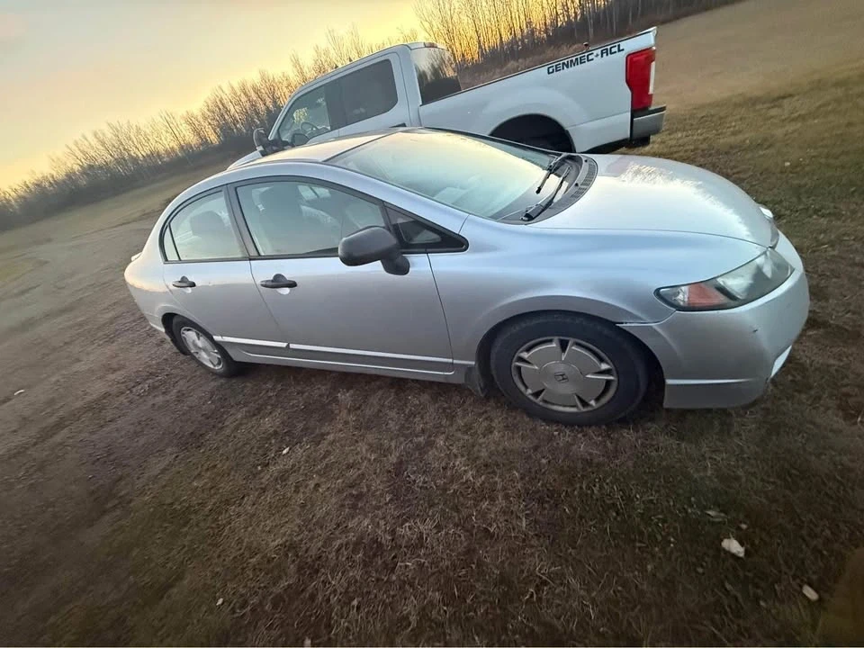 2010 Honda Civic 8th Gen - Image 2 of 3