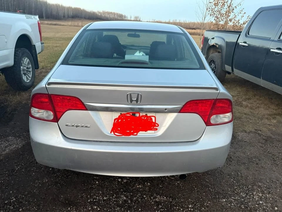 2010 Honda Civic 8th Gen - Image 3 of 3