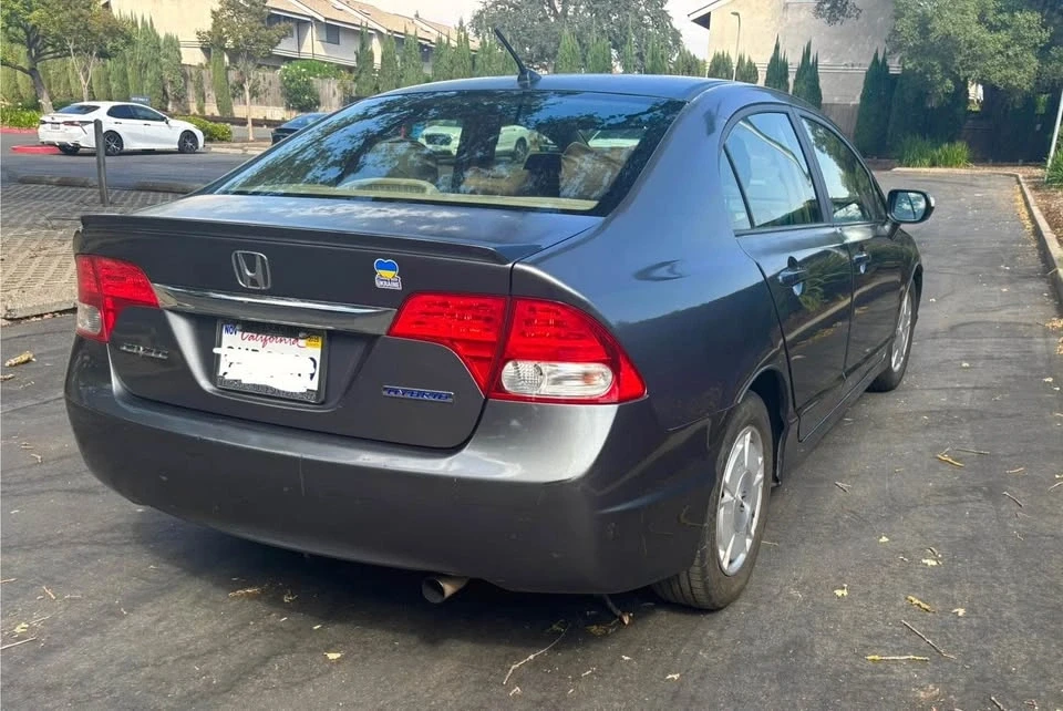 2010 Honda Civic 8th Gen - Image 2 of 9