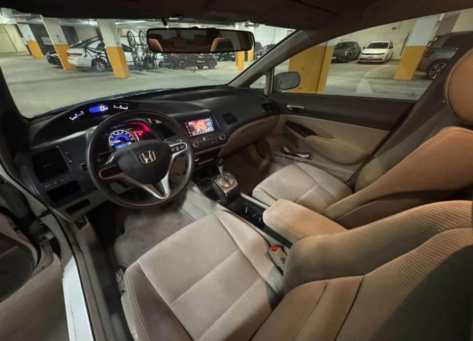 2010 Honda Civic 8th Gen - Image 2 of 6