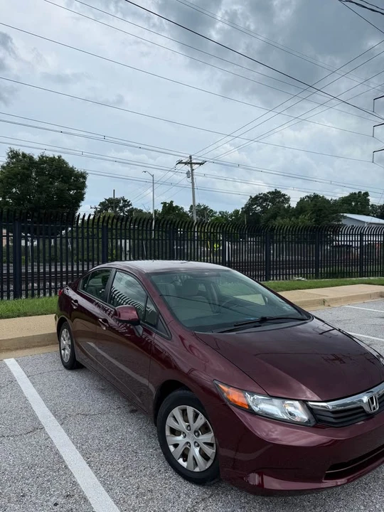 2012 Honda Civic 9th Gen - Image 2 of 10