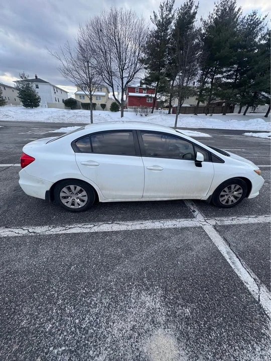 2012 Honda Civic 9th Gen - Image 2 of 5