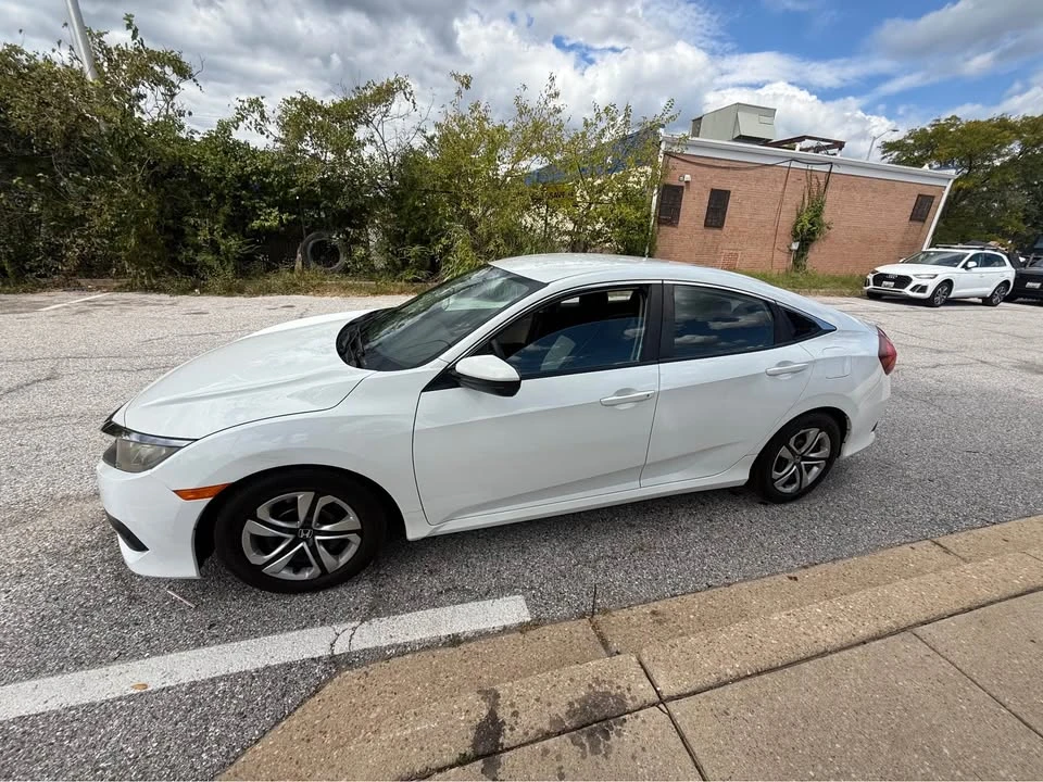2016 Honda Civic 10th Gen - Image 2 of 9