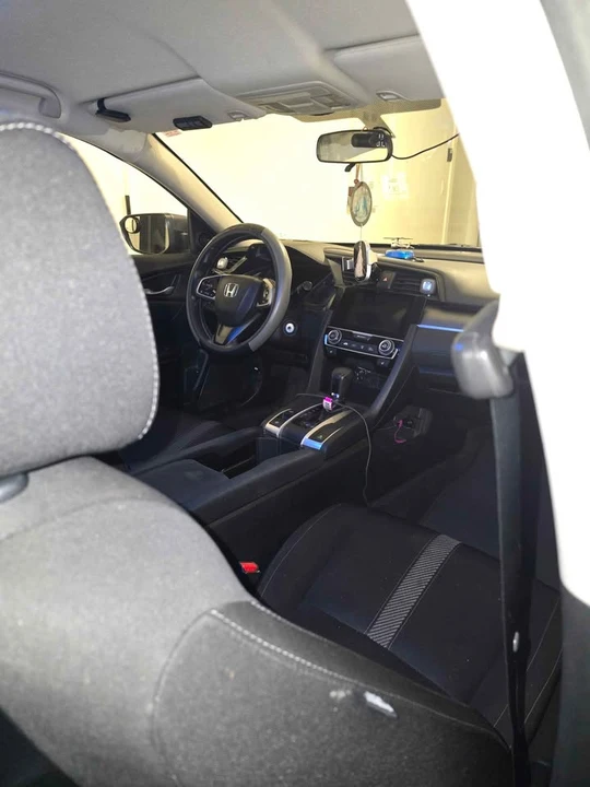 2016 Honda Civic 10th Gen - Image 5 of 10