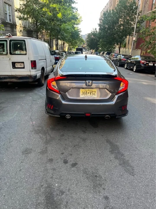 2017 Honda Civic 10th Gen - Image 2 of 8