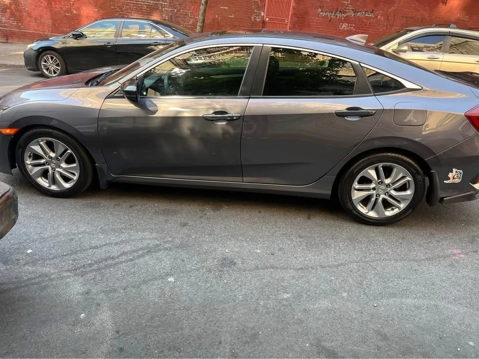 2017 Honda Civic 10th Gen - Image 4 of 8