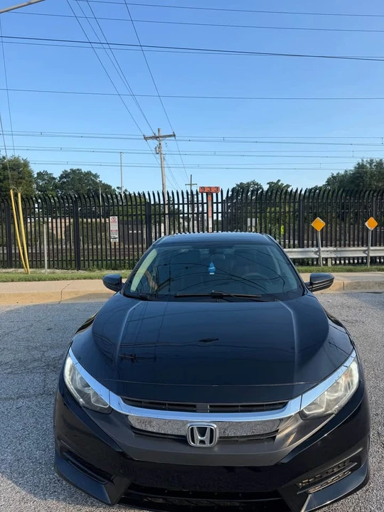 2018 Honda Civic 10th Gen - Image 3 of 10