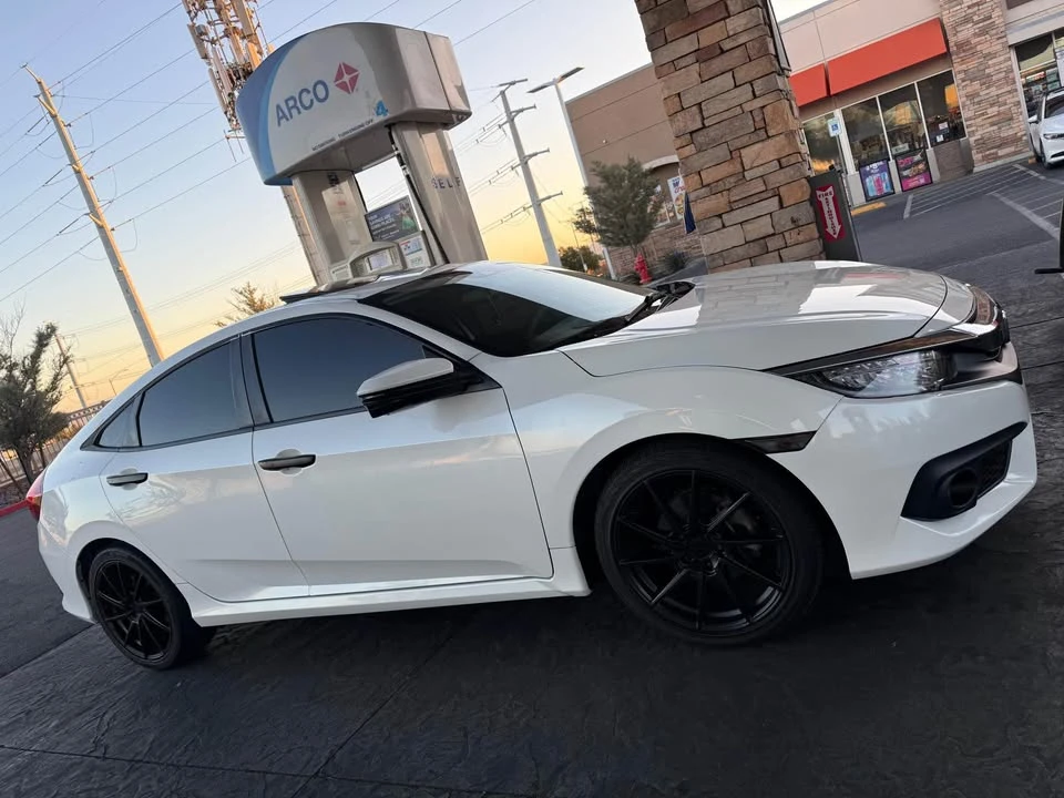2018 Honda Civic 10th Gen - Image 2 of 5