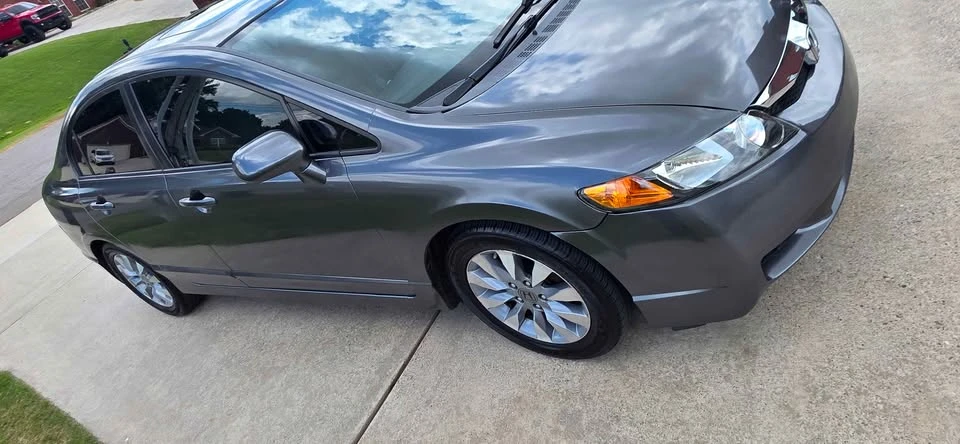 2010 Honda Civic 8th Gen - Image 2 of 10