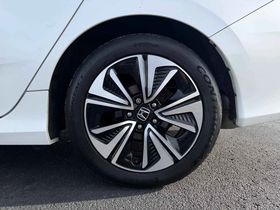 2015 Honda Civic 9th Gen - Image 7 of 10