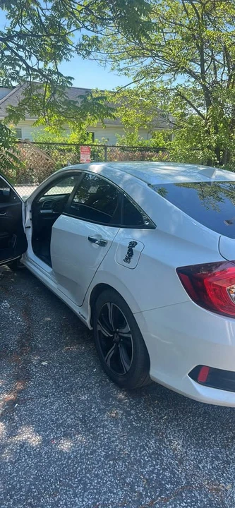 2017 Honda Civic 10th Gen - Image 2 of 6