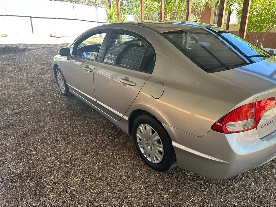 2011 Honda Civic 8th Gen - Image 2 of 5