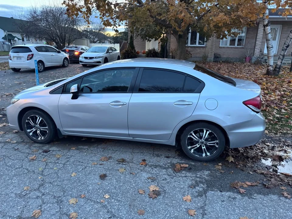 2013 Honda Civic 9th Gen - Image 5 of 9
