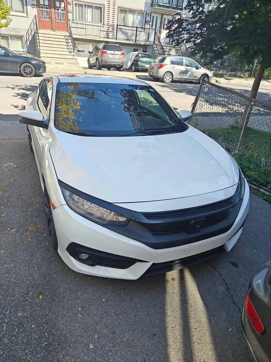 2017 Honda Civic 10th Gen - Image 4 of 9