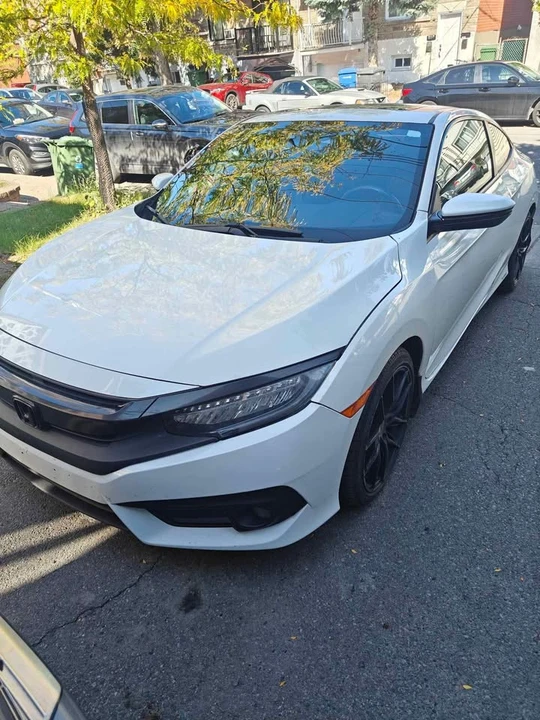 2017 Honda Civic 10th Gen - Image 5 of 9