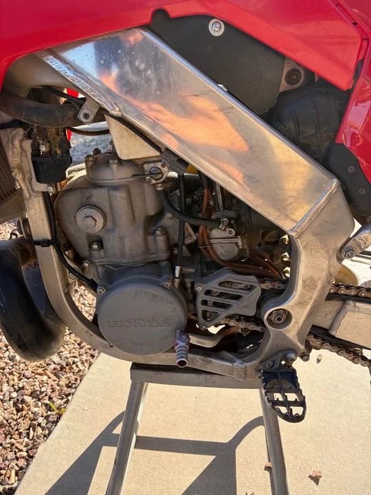 Honda CR - Image 4 of 6