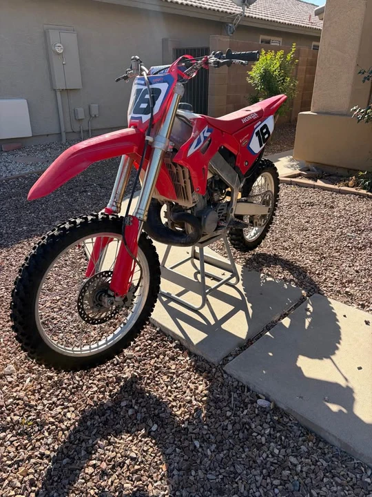Honda CR - Image 3 of 6