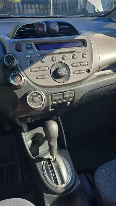 Honda Fit - Image 2 of 11