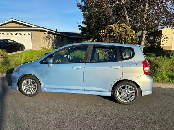 Honda Fit - Image 7 of 21