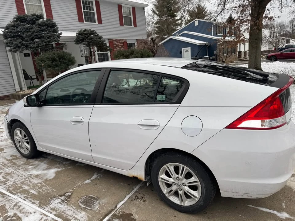 2010 Honda Insight 2nd Gen - Image 3 of 10
