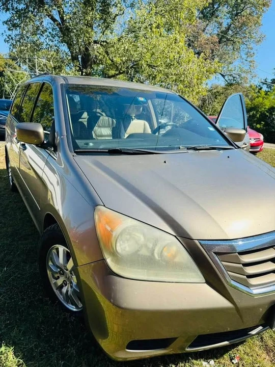 2010 Honda Odyssey - Image 2 of 10