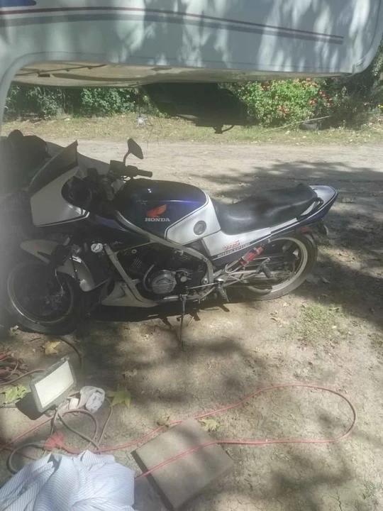 Honda VF & VFR - Image 2 of 2