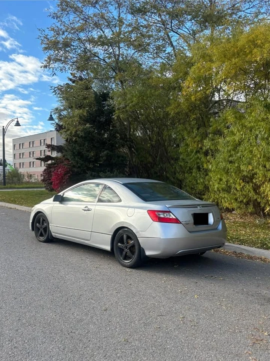 2011 Honda Civic 8th Gen - Image 2 of 7
