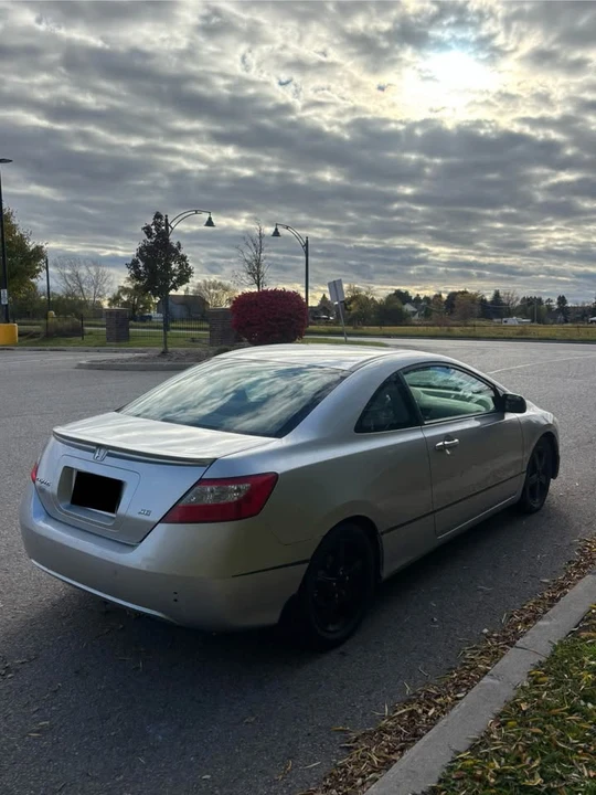 2011 Honda Civic 8th Gen - Image 3 of 7