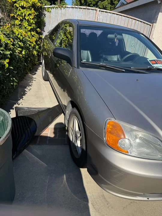 2003 Honda Civic 7th Gen - Image 2 of 8