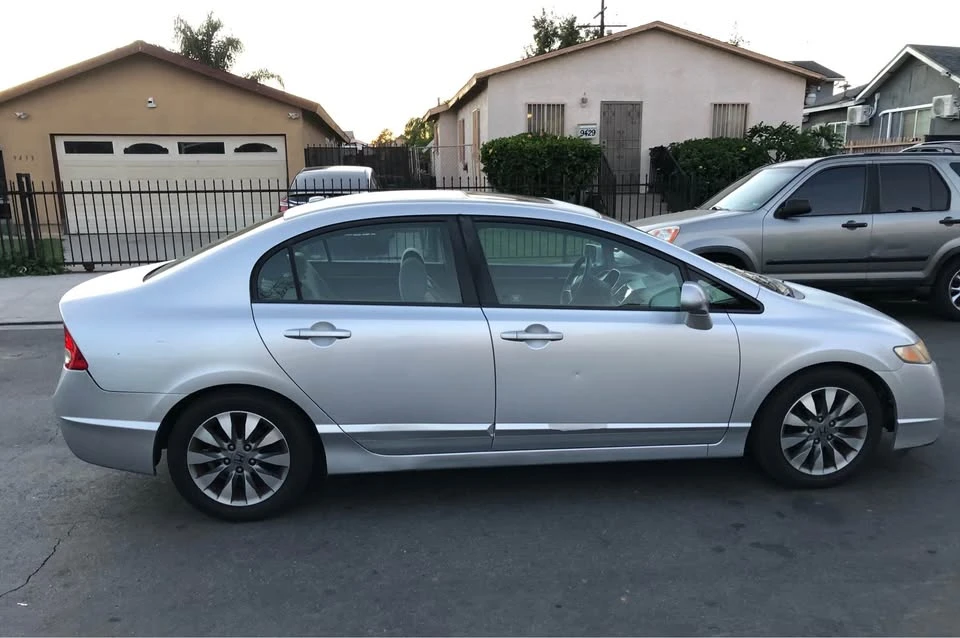 2009 Honda Civic 8th Gen - Image 3 of 5