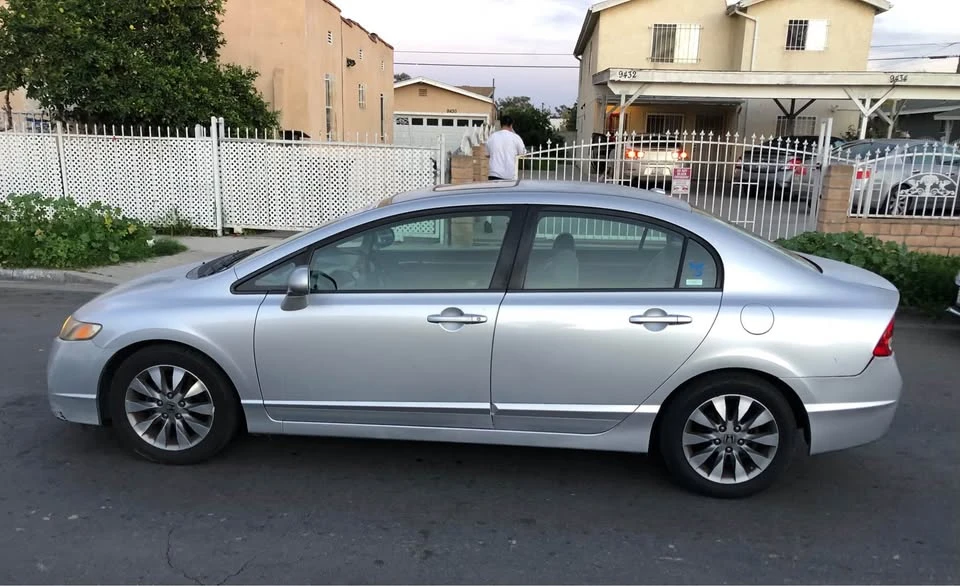 2009 Honda Civic 8th Gen - Image 4 of 5