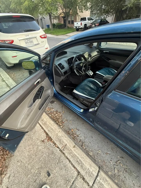 2009 Honda Civic 8th Gen - Image 2 of 9