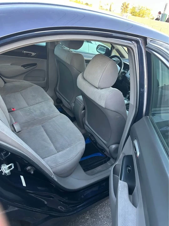 2010 Honda Civic 8th Gen - Image 7 of 8