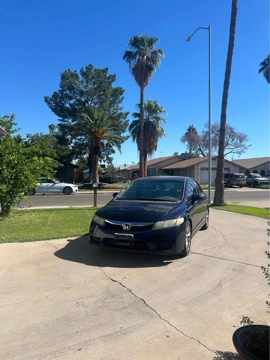 2010 Honda Civic 8th Gen - Image 2 of 8