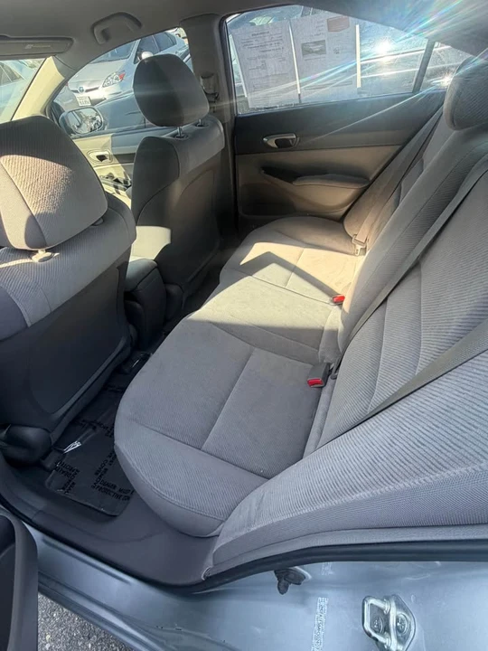 2010 Honda Civic 8th Gen - Image 6 of 8