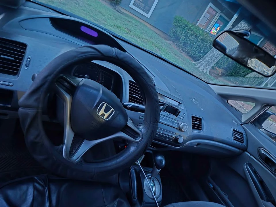 2011 Honda Civic 8th Gen - Image 2 of 3