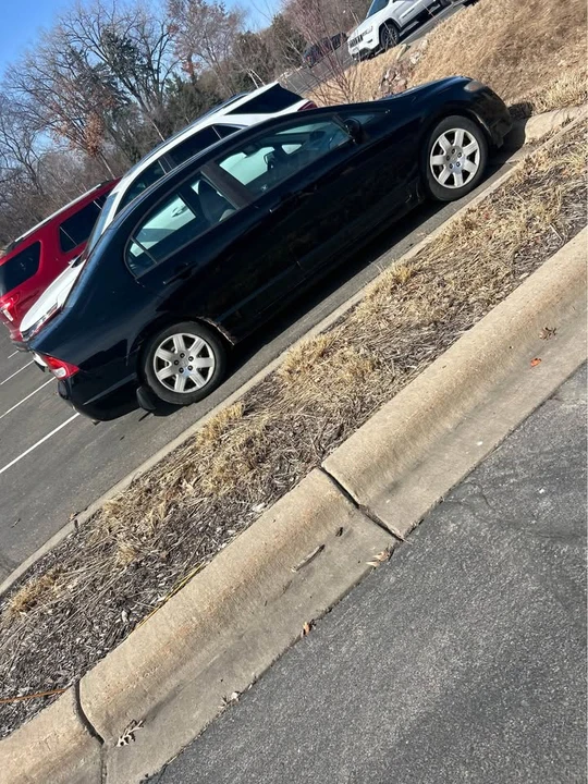 2011 Honda Civic 8th Gen - Image 2 of 3